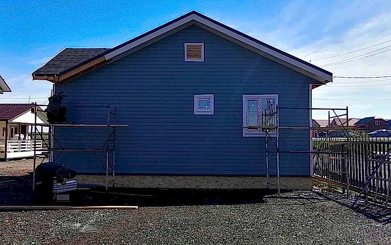 Отделка свайно-винтового фундамента плитами ОСП